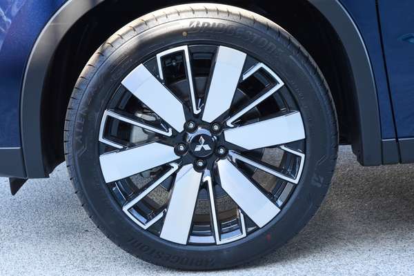 2025 Mitsubishi Outlander Aspire ZM thumb-3