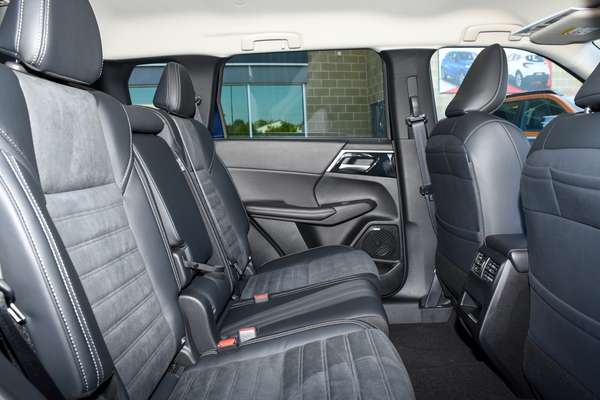 2025 Mitsubishi Outlander Aspire ZM thumb-8