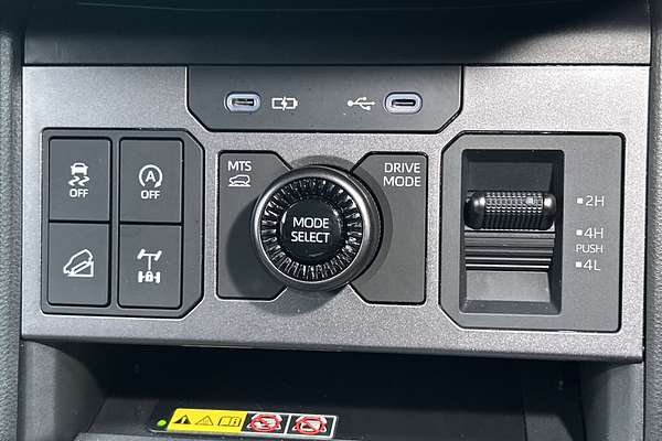 2025 Toyota Hilux Rogue 48V GUN227R 4X4 thumb-14
