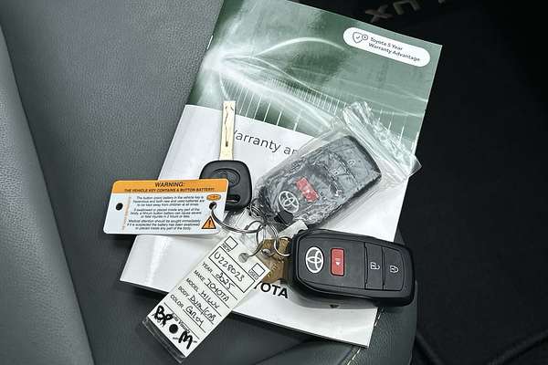 2025 Toyota Hilux Rogue 48V GUN227R 4X4 thumb-22