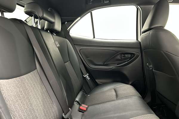 2022 Toyota Yaris Cross Urban MXPB10R thumb-11