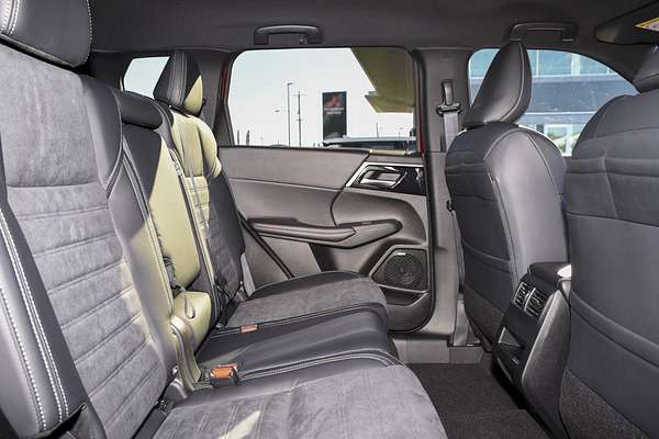2026 Mitsubishi Outlander LS ZM thumb-8