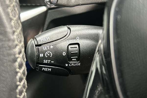2018 Peugeot 3008 Active P84 thumb-17