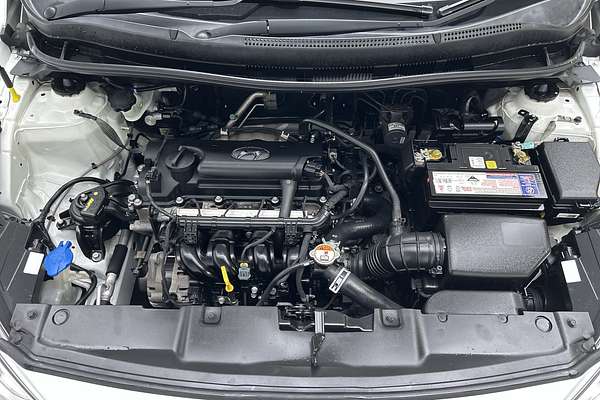 2016 Hyundai Accent Active RB3 thumb-9