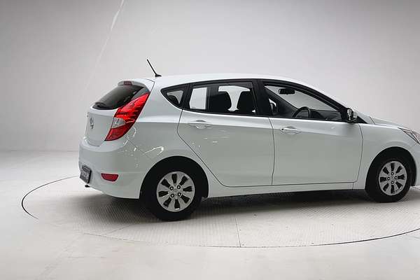 2016 Hyundai Accent Active RB3 thumb-2