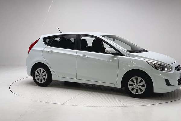 2016 Hyundai Accent Active RB3 thumb-3