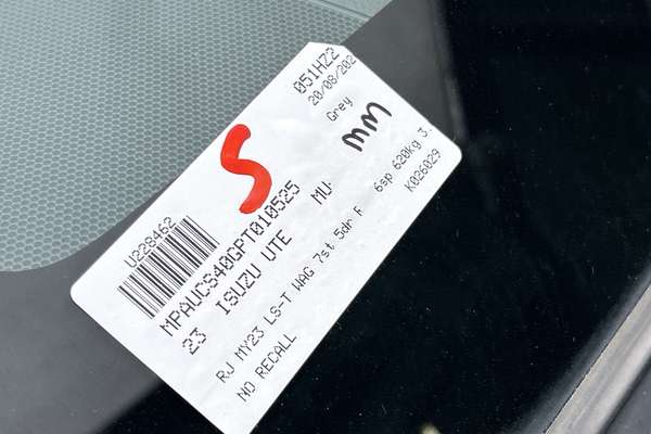 2023 Isuzu MU-X LS-T thumb-23