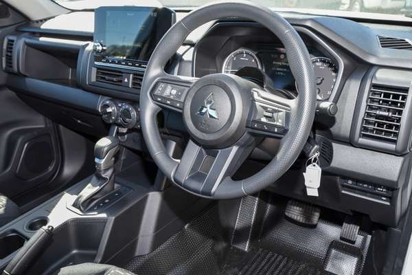 2026 Mitsubishi Triton GLX MV Rear Wheel Drive thumb-14
