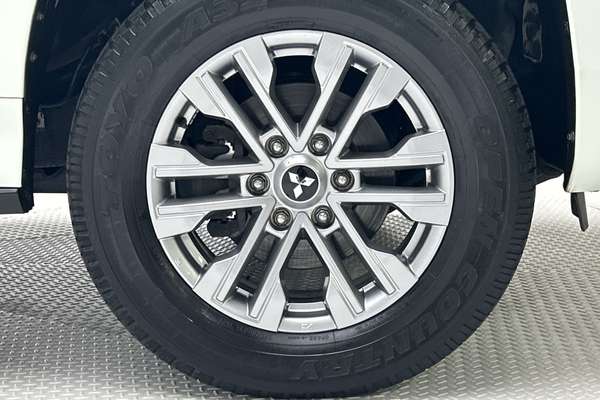 2022 Mitsubishi Pajero Sport GLX QF thumb-9