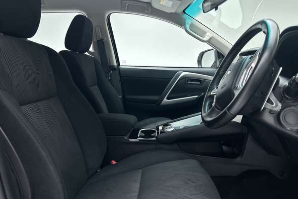 2022 Mitsubishi Pajero Sport GLX QF thumb-12