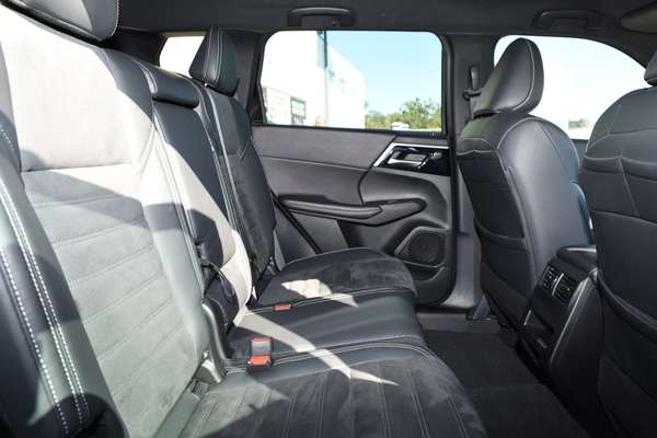 2023 Mitsubishi Outlander LS ZM thumb-8