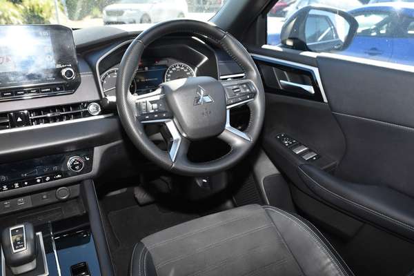 2023 Mitsubishi Outlander LS ZM thumb-17