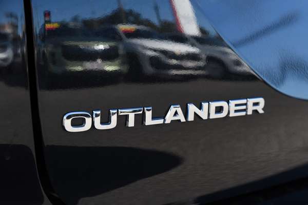 2023 Mitsubishi Outlander LS ZM thumb-19