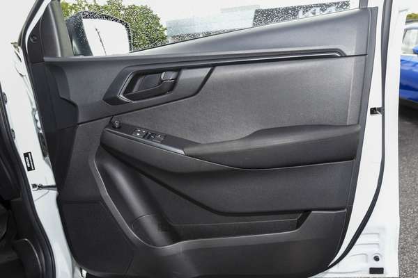 2024 Isuzu D-MAX SX High Ride Rear Wheel Drive thumb-16