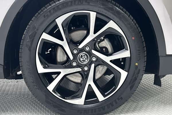 2018 Toyota C-HR Koba NGX50R thumb-9