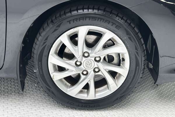 2017 Toyota Corolla Hybrid ZWE186R thumb-9
