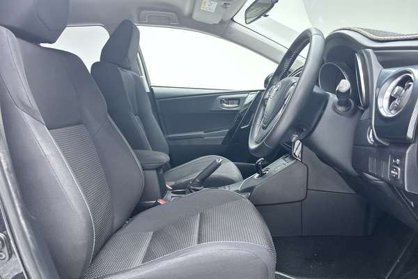 2017 Toyota Corolla Hybrid ZWE186R thumb-12