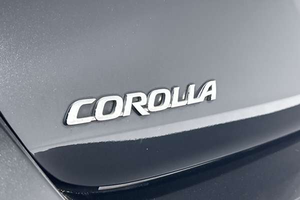 2017 Toyota Corolla Hybrid ZWE186R thumb-21
