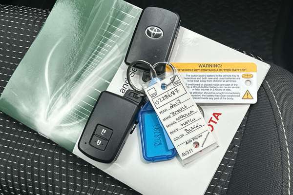2017 Toyota Corolla Hybrid ZWE186R thumb-22