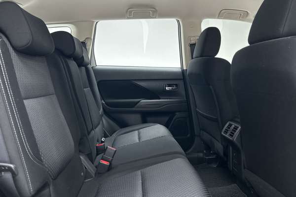 2019 Mitsubishi Outlander ES ZL thumb-11