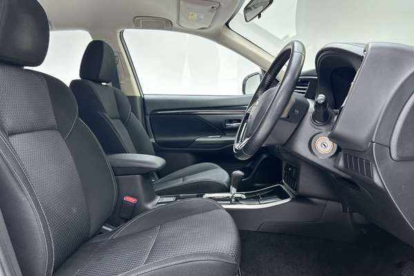 2019 Mitsubishi Outlander ES ZL thumb-12