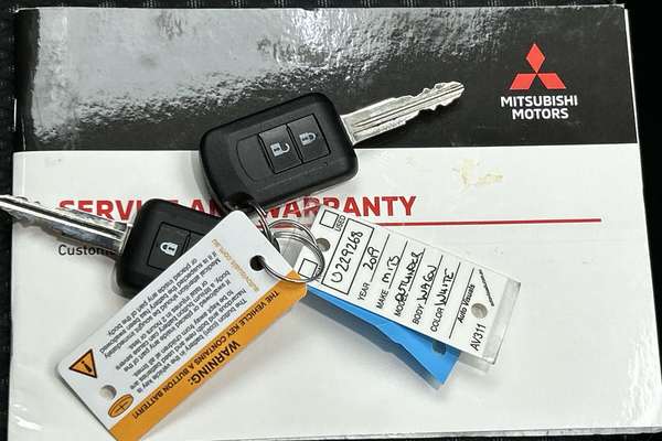 2019 Mitsubishi Outlander ES ZL thumb-22