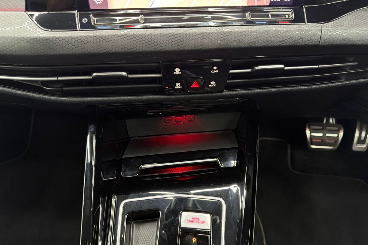 2024 Volkswagen Golf GTI 8