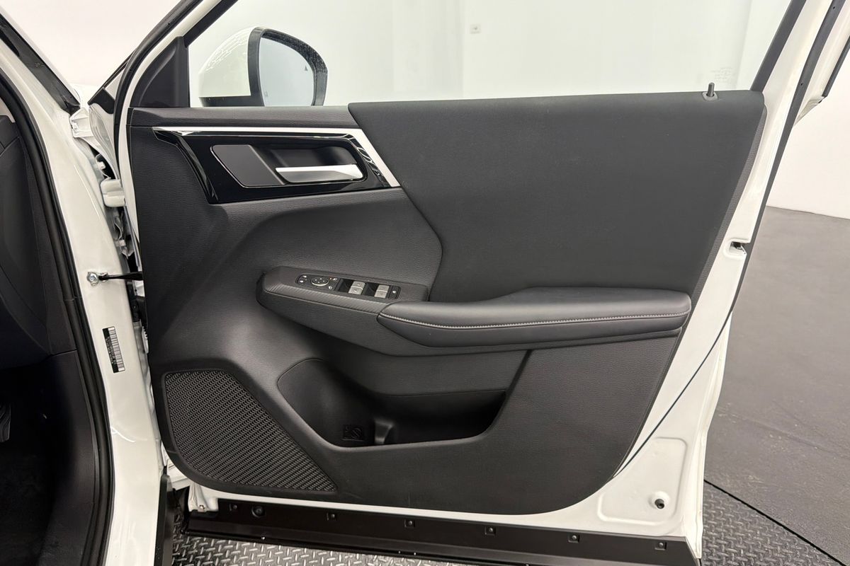 2024 Mitsubishi Outlander PHEV ES ZM