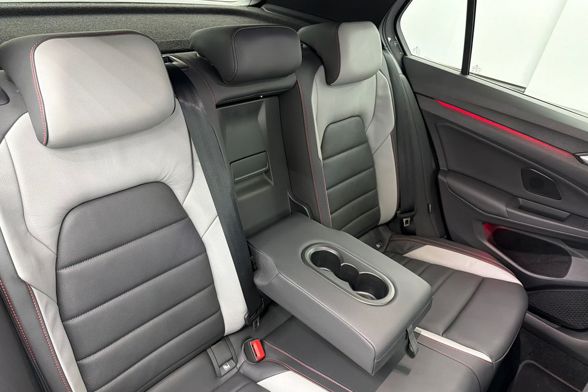 2024 Volkswagen Golf GTI 8