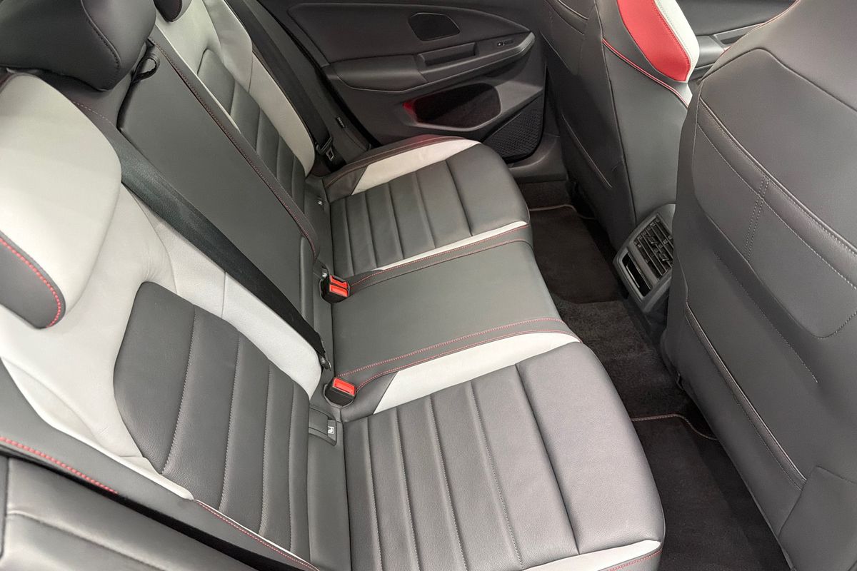 2024 Volkswagen Golf GTI 8