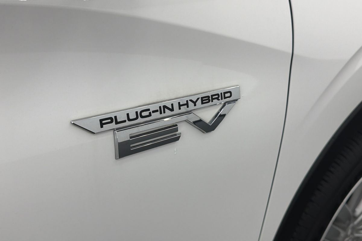 2024 Mitsubishi Outlander PHEV ES ZM
