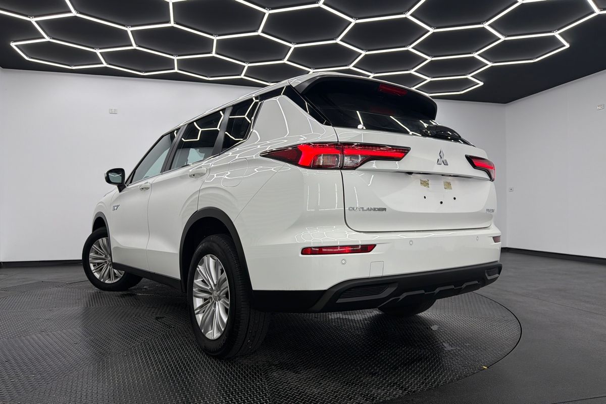 2024 Mitsubishi Outlander PHEV ES ZM