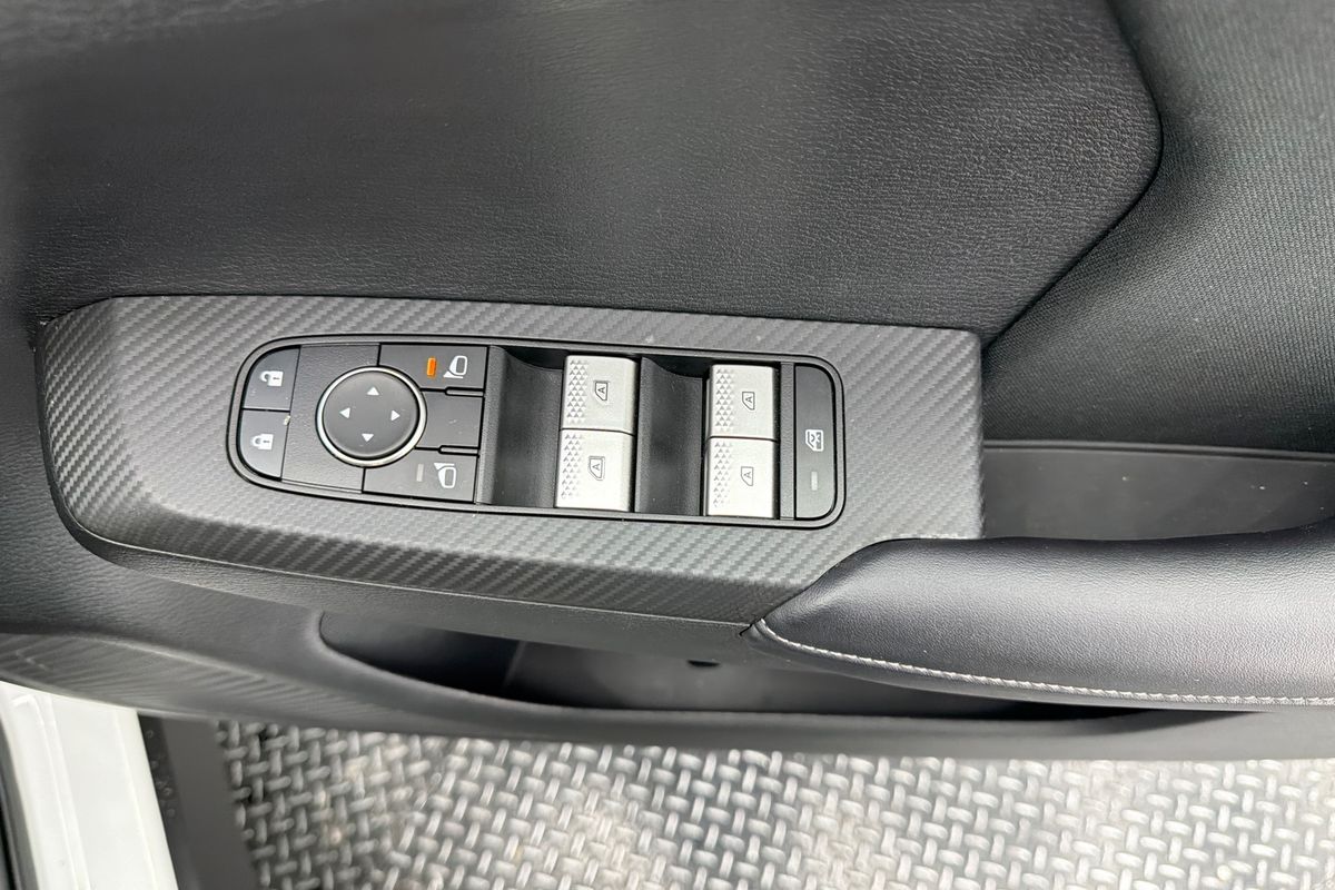 2024 Mitsubishi Outlander PHEV ES ZM