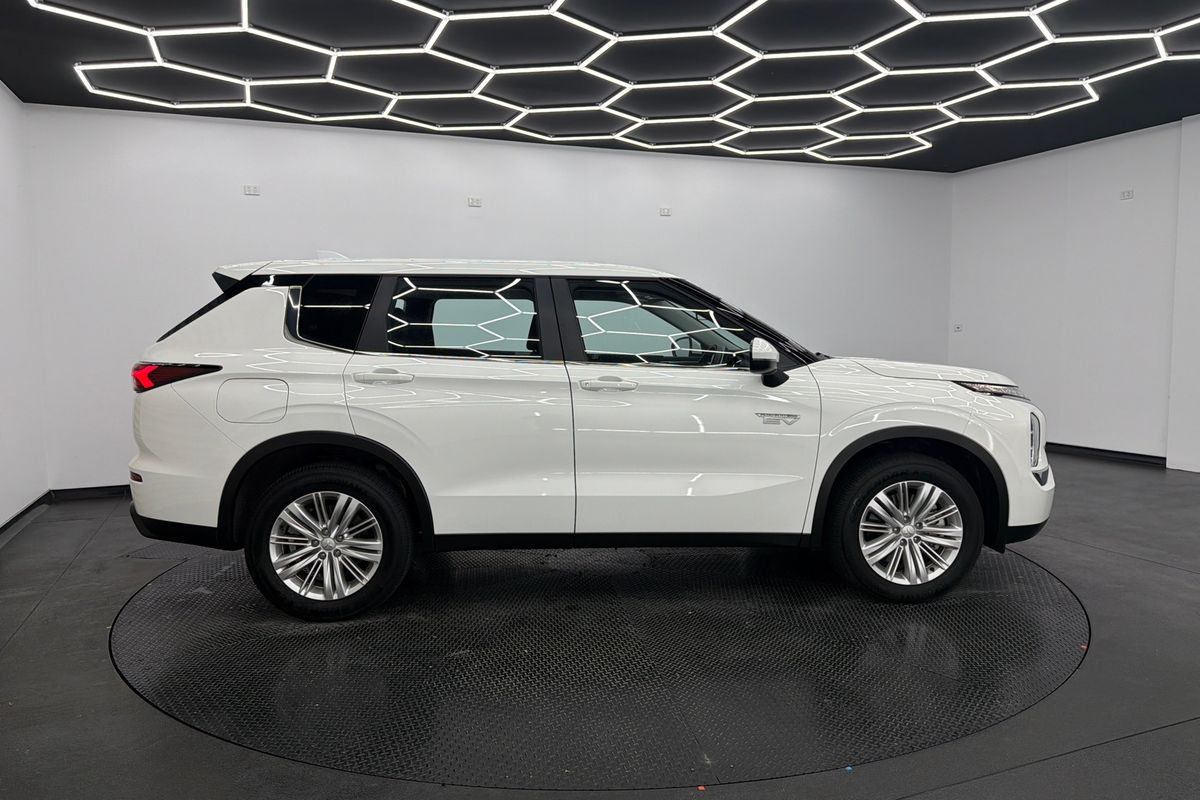 2024 Mitsubishi Outlander PHEV ES ZM
