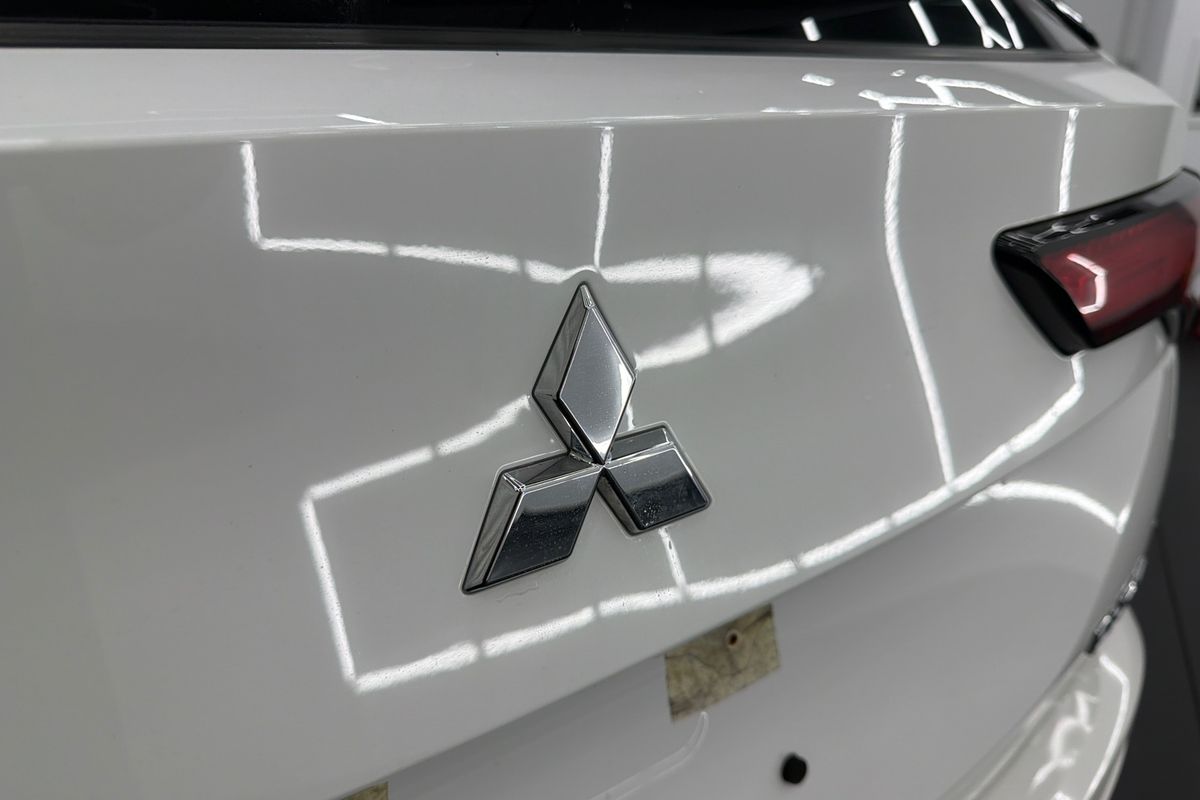 2024 Mitsubishi Outlander PHEV ES ZM