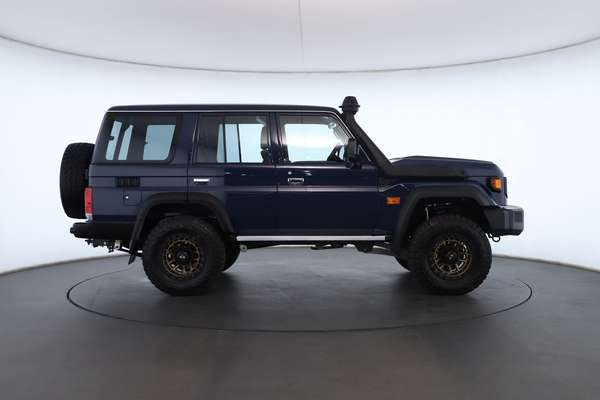 2024 Toyota Landcruiser GXL VDJL76R - Image 3