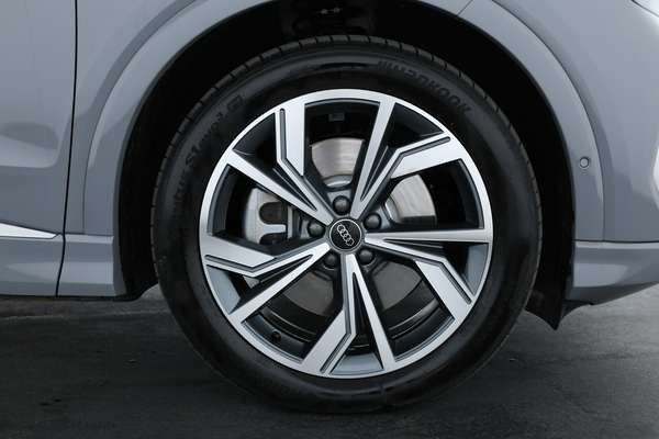 2025 Audi Q4 e-tron 45 F4 - Image 4