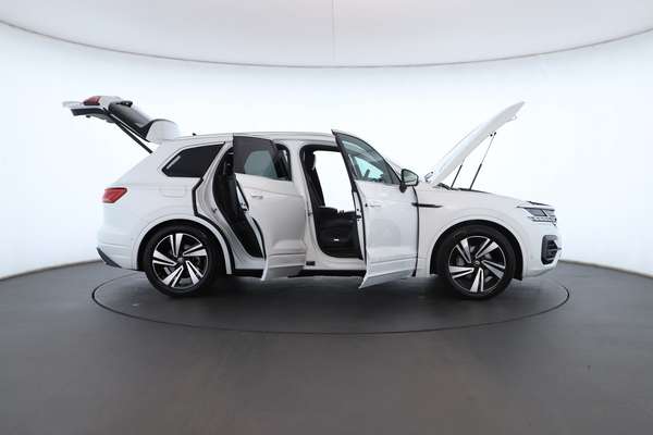 2023 Volkswagen Touareg 210TDI R-Line CR - Image 2