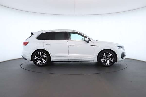 2023 Volkswagen Touareg 210TDI R-Line CR - Image 3
