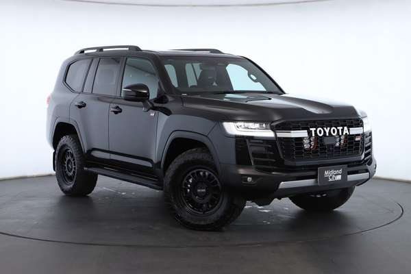 2025 Toyota Landcruiser GR Sport FJA300R - Image 2