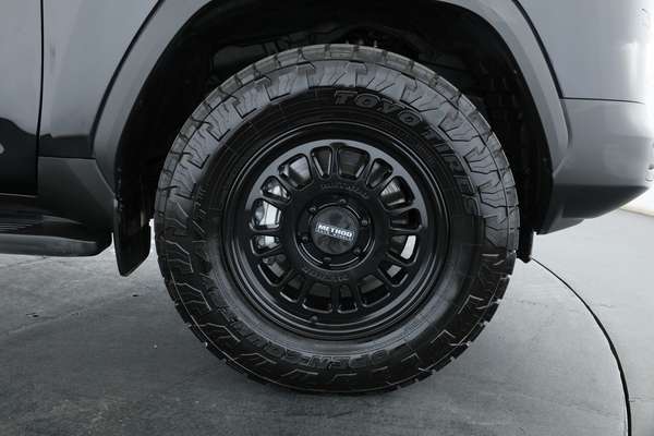 2025 Toyota Landcruiser GR Sport FJA300R - Image 5