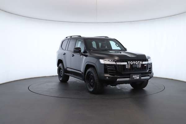 2025 Toyota Landcruiser GR Sport FJA300R - Image 6