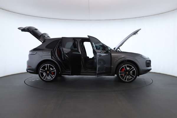 2022 Porsche Cayenne GTS 9YA - Image 2