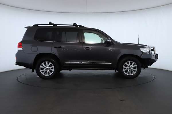 2016 Toyota Landcruiser Sahara VDJ200R - Image 2