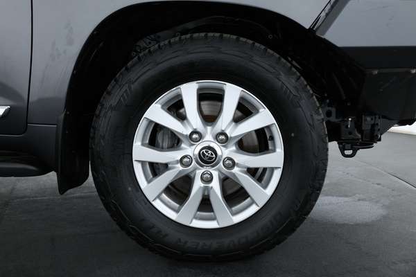 2016 Toyota Landcruiser Sahara VDJ200R - Image 3