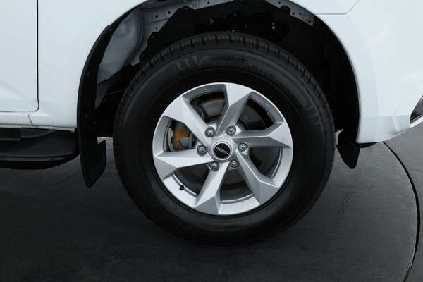 2023 Isuzu MU-X LS-M - Image 4