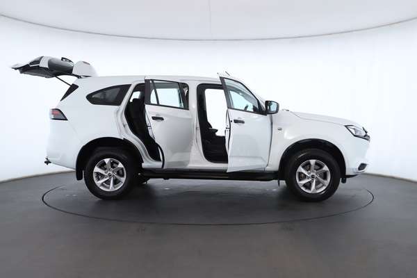 2023 Isuzu MU-X LS-M - Image 2