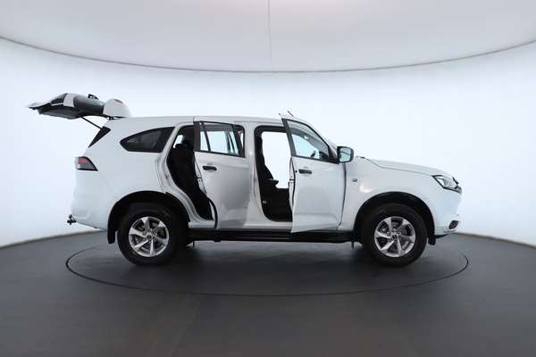 2023 Isuzu MU-X LS-M - Image 2