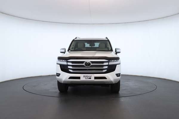 2023 Toyota Landcruiser Sahara FJA300R - Image 6