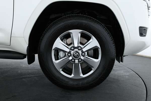 2023 Toyota Landcruiser Sahara FJA300R - Image 4